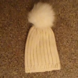 Steve Madden women's winter hat 100% acrylic faux fur pom pom